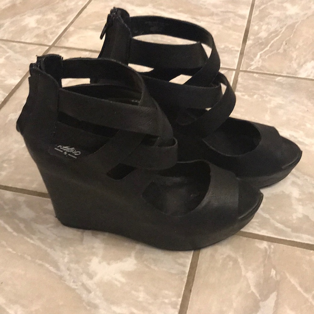 Black missimo wedges
